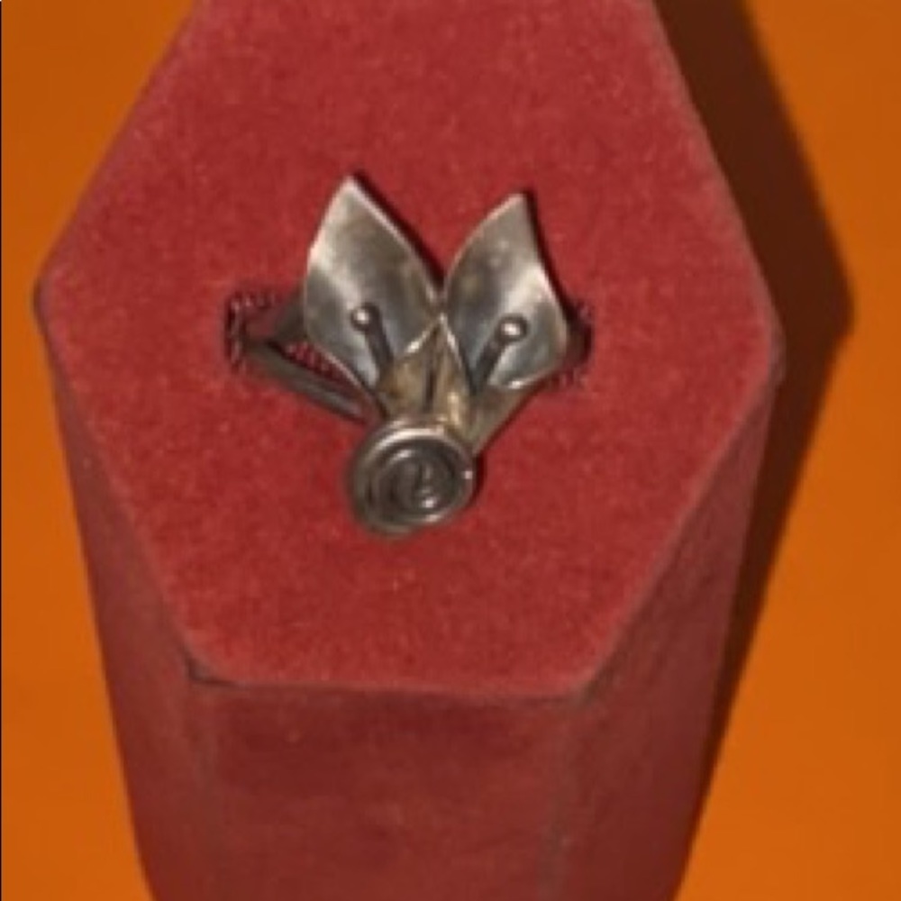 Stuart Nye: Calla Lily adjustable ring - Picture 3 of 3